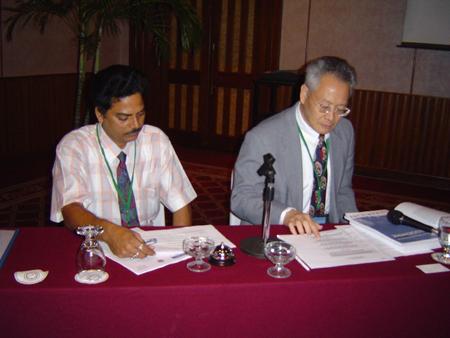 2004 (70).jpg - Nov 30~Dec 04, 2004 第7屆亞洲水產學會會議 (7th Asian Fisheries Forum)(會議主持)(馬來西亞 檳城)[ 7th Asian Fisheries Forum (Penang, Malaysia)]-2